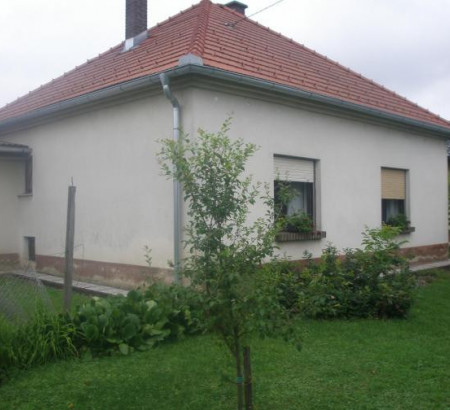 Kuća - u udjelu ½, Na kamni, 9231 Beltinci