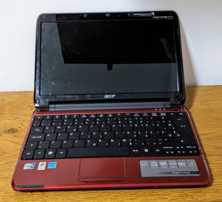 Prijenosno računalo Acer Aspire One ZA3, mobilni telefon Samsung S20+ (128 GB, oštećen zaslon), ručno projekcijsko platno Vega