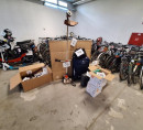 Bicikli, motori, romobili, pištolji za strašenje, airsoft pištilji, airsoft puška, noževi, kosa, bušaći čekić, ogrlica, prsten, alkoholna pića, satovi