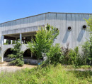 Nedovršena poslovna zgrada, Ulica Vladimira Nazora, 51512 Njivice, Otok Krk