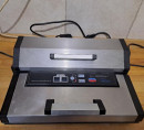 Vakuumski aparat za pakiranje VS5300 Inox, mesoreznica 22 El Elegant, jedinica za zamrzavanje, hladnjak Gorenje R6191DW, zamrzivač Gorenje FH451CW, prijenosna blagajna