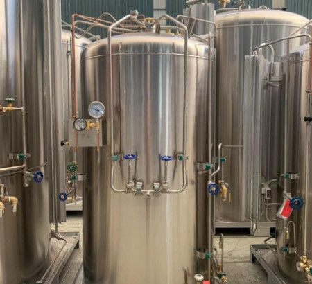 Plinski rezervoarji i boce, pumpa