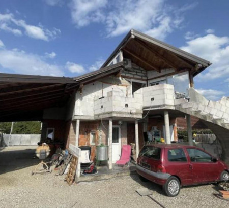 Kuća - u udjelu ½, Dupleška cesta, 2000 Maribor