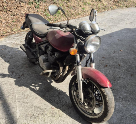 Kawasaki GPZ 550, godište 1983