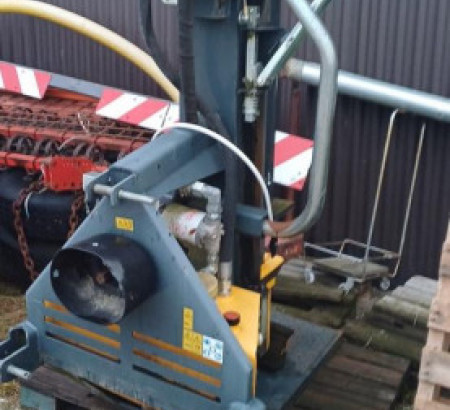 Cjepač Uniforest Titanium 20 CD, godište 2012