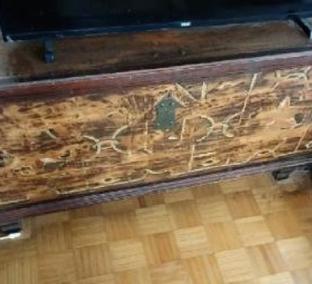 Starinska drvena škrinja