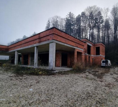 Nedovršena ugostiteljska zgrada, Brengova, 2236 Cerkvenjak