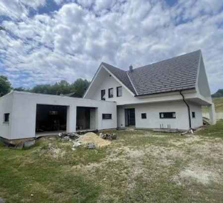 Kuća - u udjelu ½, Stara vas-Bizeljsko, 8259 Bizeljsko