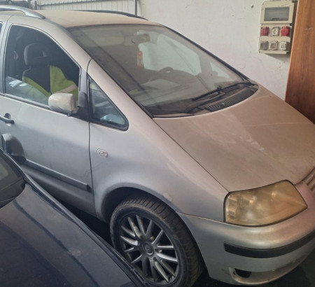 Volkswagen Sharan, godište 2001