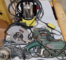 Alat, rezač pločica, brusilica (žirafa), cirkular, kompresor, komoda i kofer za alaz, produžni kabel, skije, mrežni uređaji