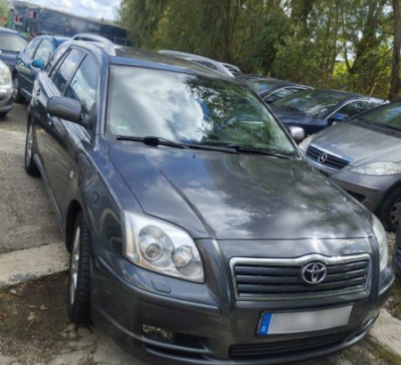 Toyota Avensis, godište 2005