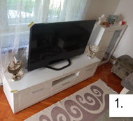 Regal za dnevni boravak s vitrinom